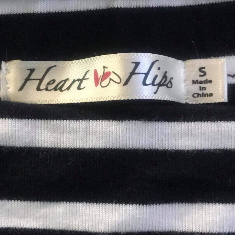 Heart hips brand size small romper - Picture 4 of 4